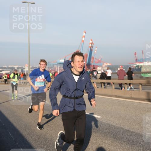 03.10.2025 - Köhlbrandbrückenlauf Yannick Fuchs http://msf.ph/oto/9145344 03.10.2025 08:34:34 Position 2 1230 meine-sportfotos.de