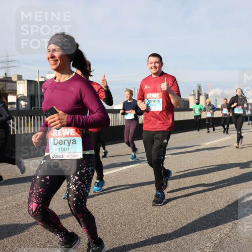 03.10.2025 - Köhlbrandbrückenlauf Lena Gebhardt http://msf.ph/oto/9145348 03.10.2025 10:02:53 Position 2 1001, 3004 meine-sportfotos.de
