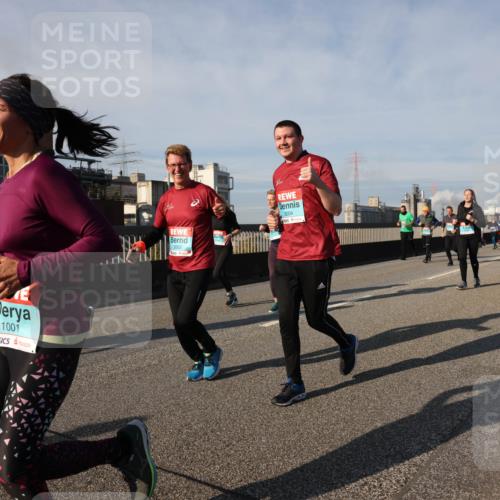 03.10.2025 - Köhlbrandbrückenlauf Lena Gebhardt http://msf.ph/oto/9145352 03.10.2025 10:02:53 Position 2 1001, 3004 meine-sportfotos.de