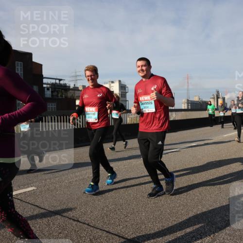 03.10.2025 - Köhlbrandbrückenlauf Lena Gebhardt http://msf.ph/oto/9145358 03.10.2025 10:02:53 Position 2 1001, 3003, 3004 meine-sportfotos.de