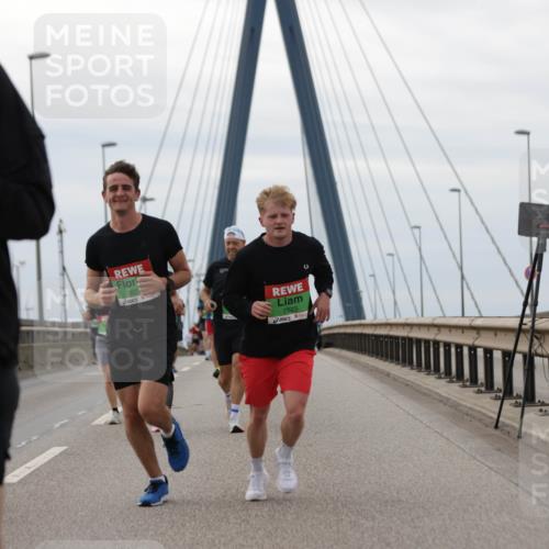 03.10.2025 - Köhlbrandbrückenlauf Jannik Wohlers http://msf.ph/oto/9145363 03.10.2025 15:47:01 Position 1 7452, 901, 7623 meine-sportfotos.de