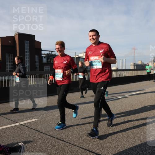 03.10.2025 - Köhlbrandbrückenlauf Lena Gebhardt http://msf.ph/oto/9145368 03.10.2025 10:02:54 Position 2  meine-sportfotos.de