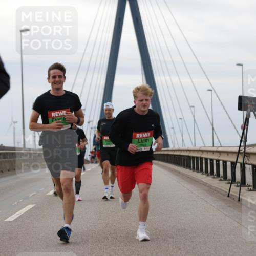 03.10.2025 - Köhlbrandbrückenlauf Jannik Wohlers http://msf.ph/oto/9145369 03.10.2025 15:47:01 Position 1 7623 meine-sportfotos.de
