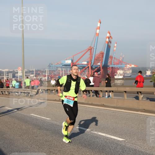 03.10.2025 - Köhlbrandbrückenlauf Yannick Fuchs http://msf.ph/oto/9145370 03.10.2025 08:34:36 Position 2 3720 meine-sportfotos.de