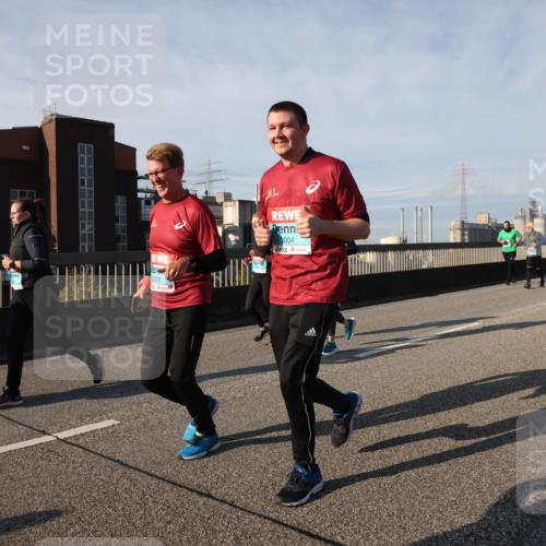 03.10.2025 - Köhlbrandbrückenlauf Lena Gebhardt http://msf.ph/oto/9145374 03.10.2025 10:02:54 Position 2 8004 meine-sportfotos.de