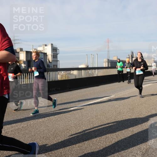03.10.2025 - Köhlbrandbrückenlauf Lena Gebhardt http://msf.ph/oto/9145377 03.10.2025 10:02:54 Position 2 8004 meine-sportfotos.de