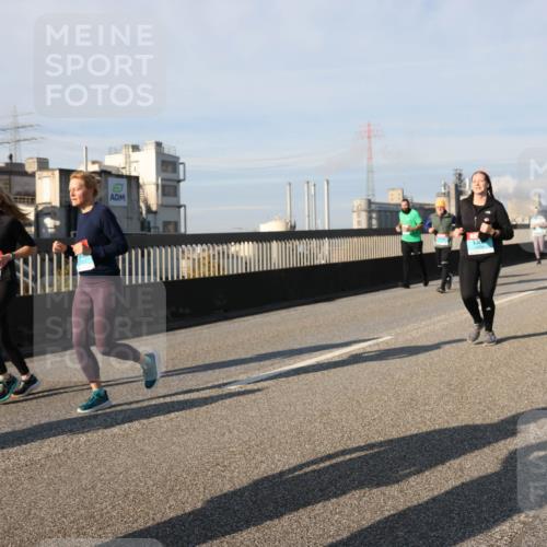 03.10.2025 - Köhlbrandbrückenlauf Lena Gebhardt http://msf.ph/oto/9145381 03.10.2025 10:02:54 Position 2  meine-sportfotos.de