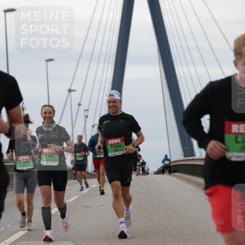 03.10.2025 - Köhlbrandbrückenlauf Jannik Wohlers http://msf.ph/oto/9145382 03.10.2025 15:47:02 Position 1 901, 7834, 9060, 9061 meine-sportfotos.de