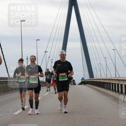 03.10.2025 - Köhlbrandbrückenlauf Jannik Wohlers http://msf.ph/oto/9145387 03.10.2025 15:47:03 Position 1 9060, 9061 meine-sportfotos.de