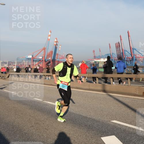 03.10.2025 - Köhlbrandbrückenlauf Yannick Fuchs http://msf.ph/oto/9145389 03.10.2025 08:34:37 Position 2 3720 meine-sportfotos.de