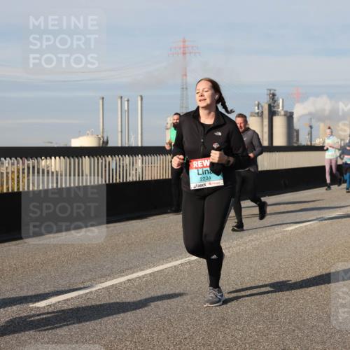 03.10.2025 - Köhlbrandbrückenlauf Lena Gebhardt http://msf.ph/oto/9145390 03.10.2025 10:02:55 Position 2 2234 meine-sportfotos.de