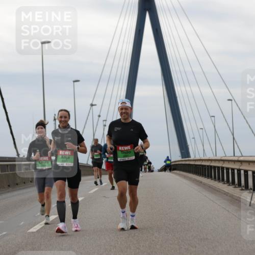 03.10.2025 - Köhlbrandbrückenlauf Jannik Wohlers http://msf.ph/oto/9145392 03.10.2025 15:47:03 Position 1 9060, 9061 meine-sportfotos.de