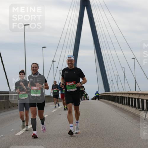 03.10.2025 - Köhlbrandbrückenlauf Jannik Wohlers http://msf.ph/oto/9145394 03.10.2025 15:47:03 Position 1 9060, 9061 meine-sportfotos.de