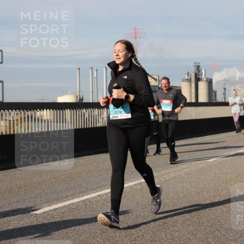 03.10.2025 - Köhlbrandbrückenlauf Lena Gebhardt http://msf.ph/oto/9145406 03.10.2025 10:02:55 Position 2 2234 meine-sportfotos.de
