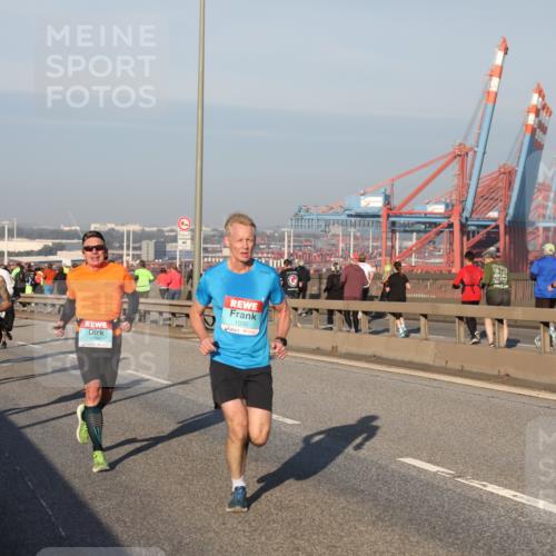 03.10.2025 - Köhlbrandbrückenlauf Yannick Fuchs http://msf.ph/oto/9145407 03.10.2025 08:34:39 Position 2 1030 meine-sportfotos.de