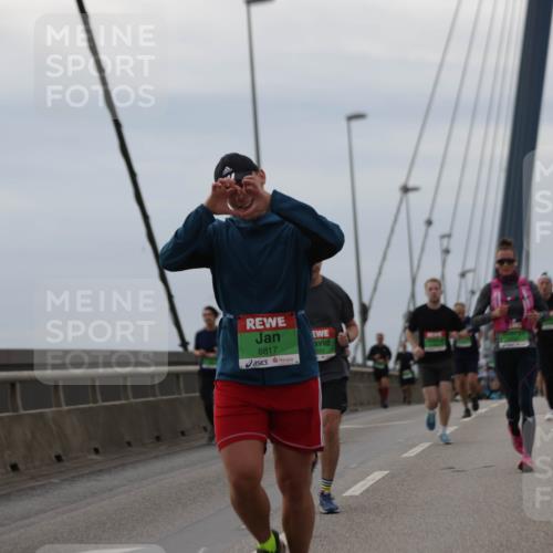 03.10.2025 - Köhlbrandbrückenlauf Jannik Wohlers http://msf.ph/oto/9145424 03.10.2025 15:47:08 Position 1 8817 meine-sportfotos.de