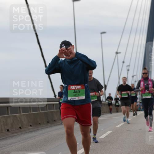 03.10.2025 - Köhlbrandbrückenlauf Jannik Wohlers http://msf.ph/oto/9145426 03.10.2025 15:47:08 Position 1 8817, 515 meine-sportfotos.de