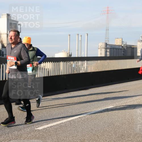 03.10.2025 - Köhlbrandbrückenlauf Lena Gebhardt http://msf.ph/oto/9145438 03.10.2025 10:02:57 Position 2  meine-sportfotos.de