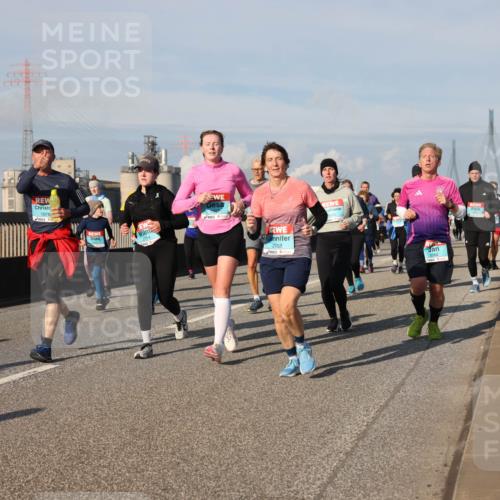03.10.2025 - Köhlbrandbrückenlauf Lena Gebhardt http://msf.ph/oto/9145449 03.10.2025 10:02:58 Position 2 1976, 2152 meine-sportfotos.de