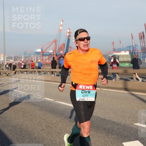 03.10.2025 - Köhlbrandbrückenlauf Yannick Fuchs http://msf.ph/oto/9145450 03.10.2025 08:34:42 Position 2 3266 meine-sportfotos.de