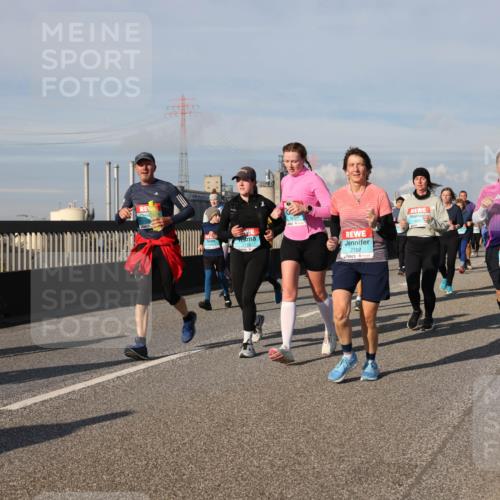 03.10.2025 - Köhlbrandbrückenlauf Lena Gebhardt http://msf.ph/oto/9145456 03.10.2025 10:02:58 Position 2 2114, 2152 meine-sportfotos.de