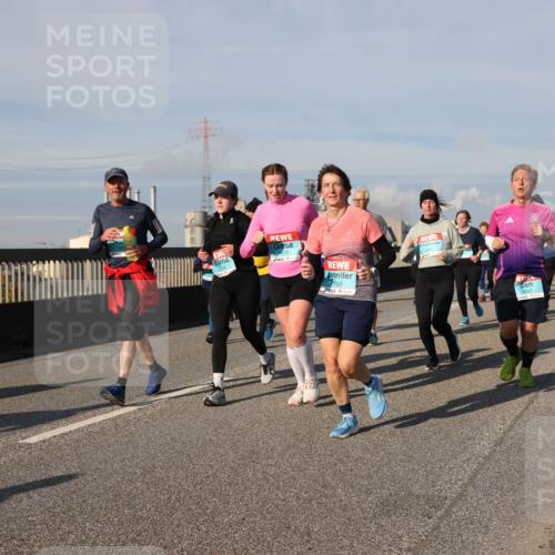 03.10.2025 - Köhlbrandbrückenlauf Lena Gebhardt http://msf.ph/oto/9145458 03.10.2025 10:02:58 Position 2 2152 meine-sportfotos.de
