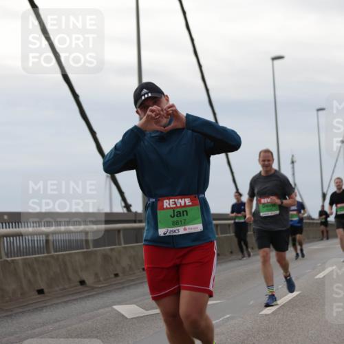 03.10.2025 - Köhlbrandbrückenlauf Jannik Wohlers http://msf.ph/oto/9145462 03.10.2025 15:47:09 Position 1 8817 meine-sportfotos.de