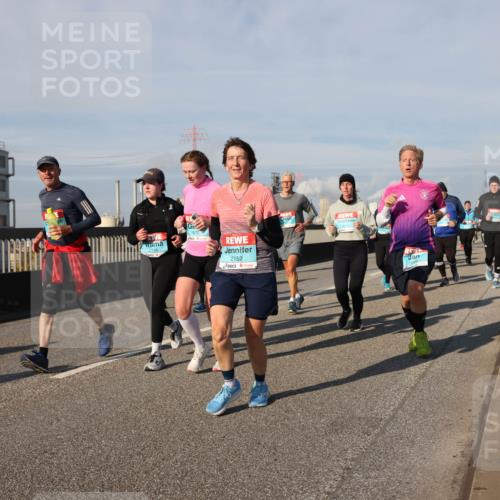 03.10.2025 - Köhlbrandbrückenlauf Lena Gebhardt http://msf.ph/oto/9145469 03.10.2025 10:02:59 Position 2 2114, 1977, 2152 meine-sportfotos.de