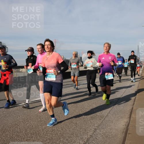 03.10.2025 - Köhlbrandbrückenlauf Lena Gebhardt http://msf.ph/oto/9145474 03.10.2025 10:02:59 Position 2 2152, 3562 meine-sportfotos.de