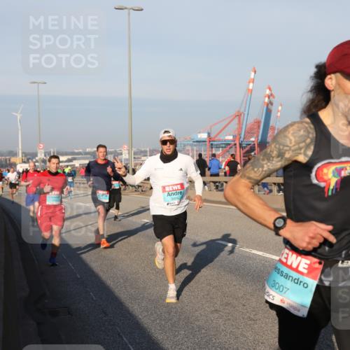 03.10.2025 - Köhlbrandbrückenlauf Yannick Fuchs http://msf.ph/oto/9145475 03.10.2025 08:34:43 Position 2 3494, 3007 meine-sportfotos.de