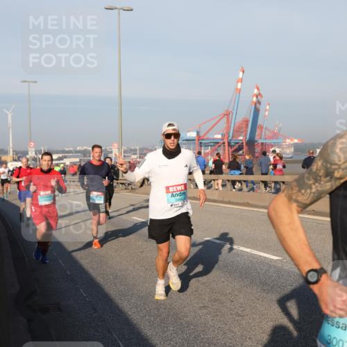 03.10.2025 - Köhlbrandbrückenlauf Yannick Fuchs http://msf.ph/oto/9145479 03.10.2025 08:34:44 Position 2 3494, 3007 meine-sportfotos.de