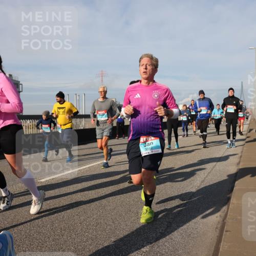 03.10.2025 - Köhlbrandbrückenlauf Lena Gebhardt http://msf.ph/oto/9145485 03.10.2025 10:03:00 Position 2 1977, 3562 meine-sportfotos.de