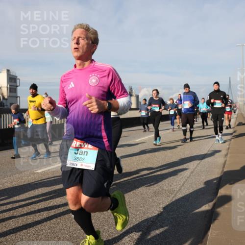 03.10.2025 - Köhlbrandbrückenlauf Lena Gebhardt http://msf.ph/oto/9145491 03.10.2025 10:03:00 Position 2 3562 meine-sportfotos.de