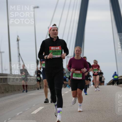 03.10.2025 - Köhlbrandbrückenlauf Jannik Wohlers http://msf.ph/oto/9145495 03.10.2025 15:47:12 Position 1 8763, 7863, 7961 meine-sportfotos.de