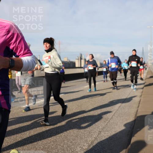 03.10.2025 - Köhlbrandbrückenlauf Lena Gebhardt http://msf.ph/oto/9145497 03.10.2025 10:03:00 Position 2 3562 meine-sportfotos.de