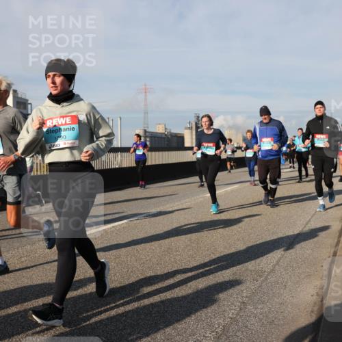 03.10.2025 - Köhlbrandbrückenlauf Lena Gebhardt http://msf.ph/oto/9145501 03.10.2025 10:03:01 Position 2 1890 meine-sportfotos.de