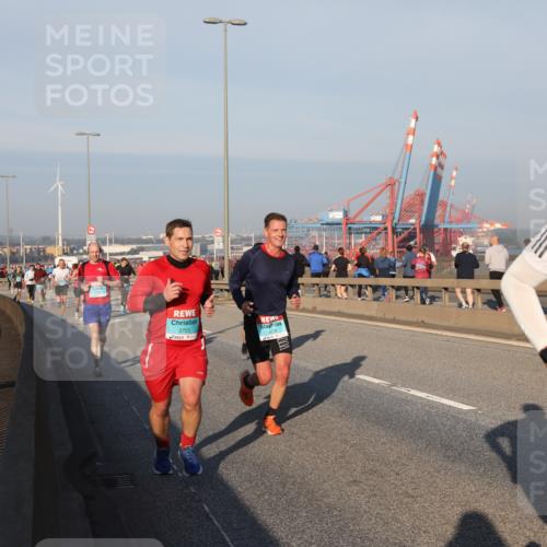 03.10.2025 - Köhlbrandbrückenlauf Yannick Fuchs http://msf.ph/oto/9145507 03.10.2025 08:34:45 Position 2 3705, 3628, 349 meine-sportfotos.de
