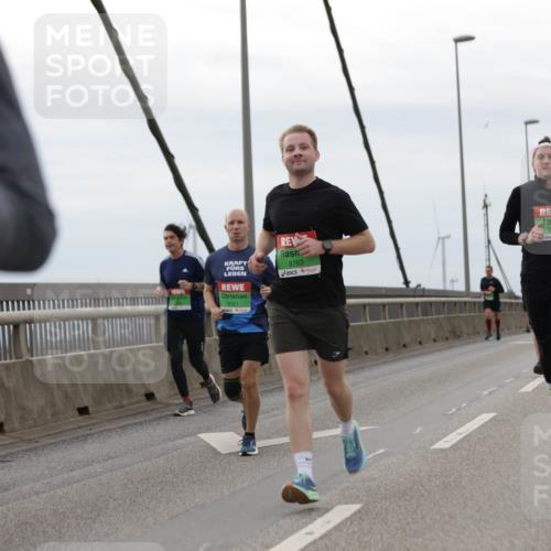 03.10.2025 - Köhlbrandbrückenlauf Jannik Wohlers http://msf.ph/oto/9145508 03.10.2025 15:47:13 Position 1 9151, 8763, 7863 meine-sportfotos.de