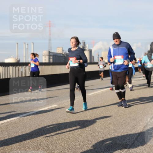 03.10.2025 - Köhlbrandbrückenlauf Lena Gebhardt http://msf.ph/oto/9145514 03.10.2025 10:03:01 Position 2  meine-sportfotos.de