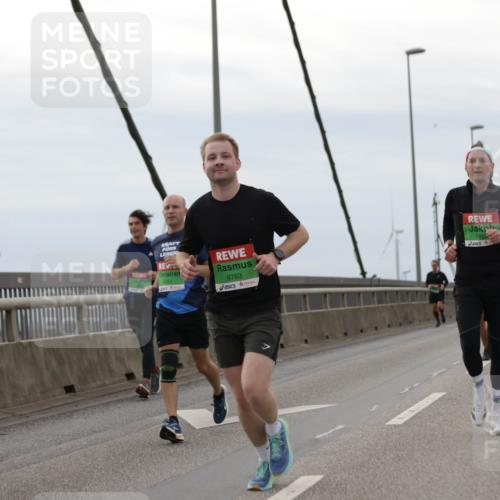 03.10.2025 - Köhlbrandbrückenlauf Jannik Wohlers http://msf.ph/oto/9145519 03.10.2025 15:47:13 Position 1 9151, 8763, 7863 meine-sportfotos.de