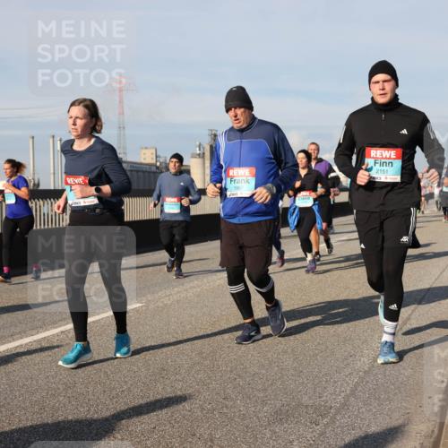 03.10.2025 - Köhlbrandbrückenlauf Lena Gebhardt http://msf.ph/oto/9145520 03.10.2025 10:03:02 Position 2 1967, 2151 meine-sportfotos.de