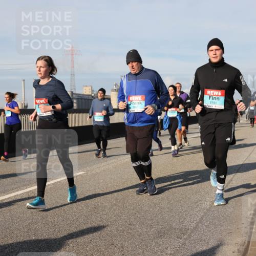 03.10.2025 - Köhlbrandbrückenlauf Lena Gebhardt http://msf.ph/oto/9145523 03.10.2025 10:03:02 Position 2 1967, 2151 meine-sportfotos.de