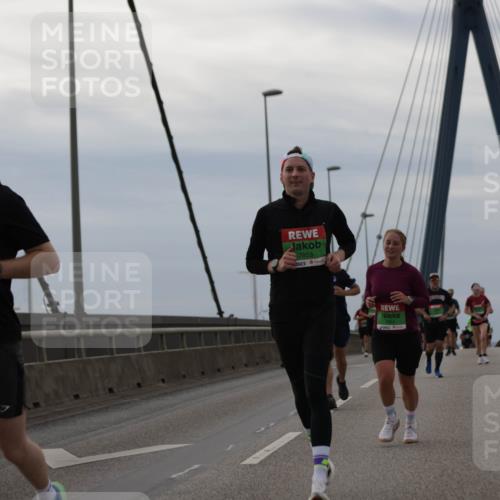 03.10.2025 - Köhlbrandbrückenlauf Jannik Wohlers http://msf.ph/oto/9145526 03.10.2025 15:47:14 Position 1 8763, 7863 meine-sportfotos.de