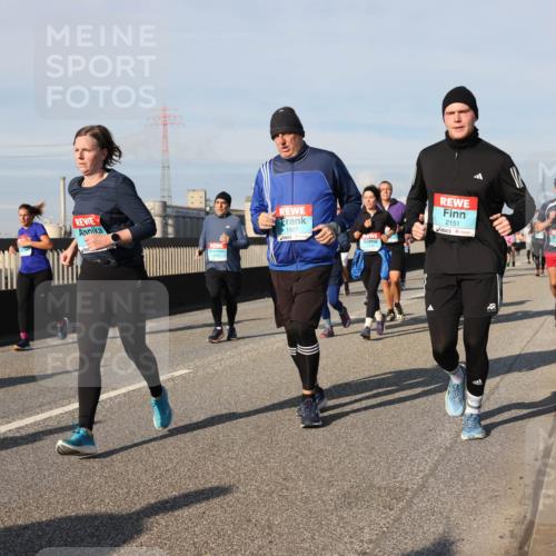 03.10.2025 - Köhlbrandbrückenlauf Lena Gebhardt http://msf.ph/oto/9145528 03.10.2025 10:03:02 Position 2 44, 1967, 2151 meine-sportfotos.de