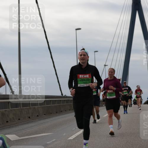 03.10.2025 - Köhlbrandbrückenlauf Jannik Wohlers http://msf.ph/oto/9145530 03.10.2025 15:47:14 Position 1 8763, 7863 meine-sportfotos.de