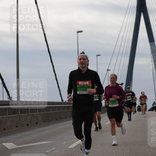 03.10.2025 - Köhlbrandbrückenlauf Jannik Wohlers http://msf.ph/oto/9145532 03.10.2025 15:47:14 Position 1 63, 7863, 7961 meine-sportfotos.de