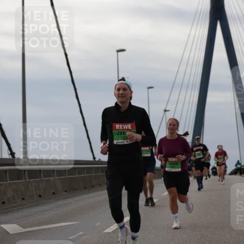 03.10.2025 - Köhlbrandbrückenlauf Jannik Wohlers http://msf.ph/oto/9145534 03.10.2025 15:47:14 Position 1 7863, 7961 meine-sportfotos.de
