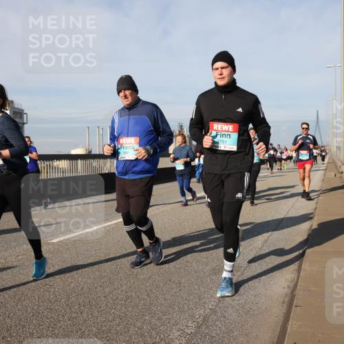 03.10.2025 - Köhlbrandbrückenlauf Lena Gebhardt http://msf.ph/oto/9145540 03.10.2025 10:03:03 Position 2 1967, 2151 meine-sportfotos.de