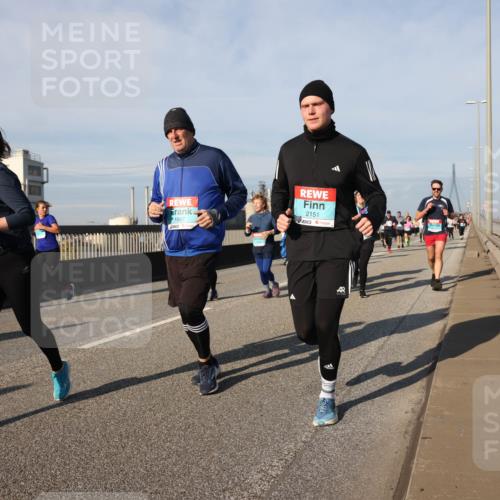 03.10.2025 - Köhlbrandbrückenlauf Lena Gebhardt http://msf.ph/oto/9145542 03.10.2025 10:03:03 Position 2 1967, 2151 meine-sportfotos.de