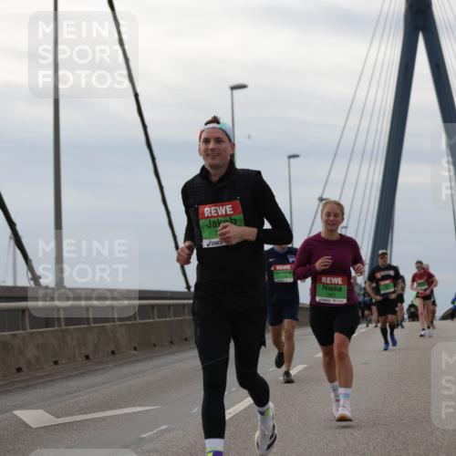 03.10.2025 - Köhlbrandbrückenlauf Jannik Wohlers http://msf.ph/oto/9145543 03.10.2025 15:47:14 Position 1 7961 meine-sportfotos.de